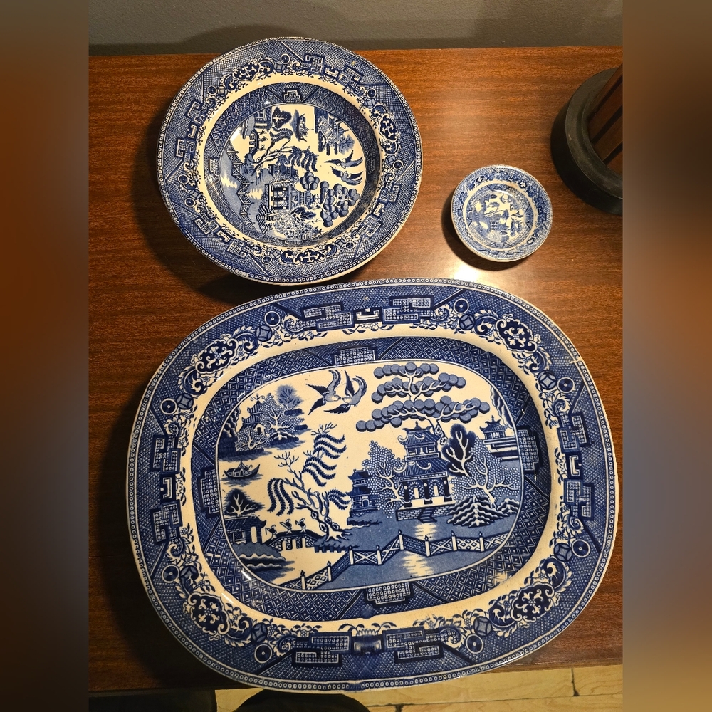 Starrford Blue Willow Dinnerware Set